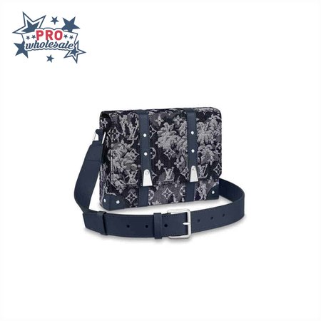 trunk messenger monogram canvas m57282